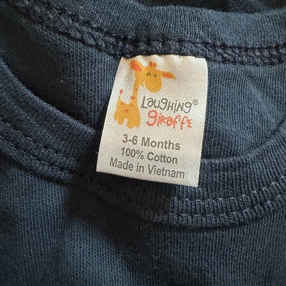 100% cotton onesies, navy blue and white onesies with a matching bib. Brand new.